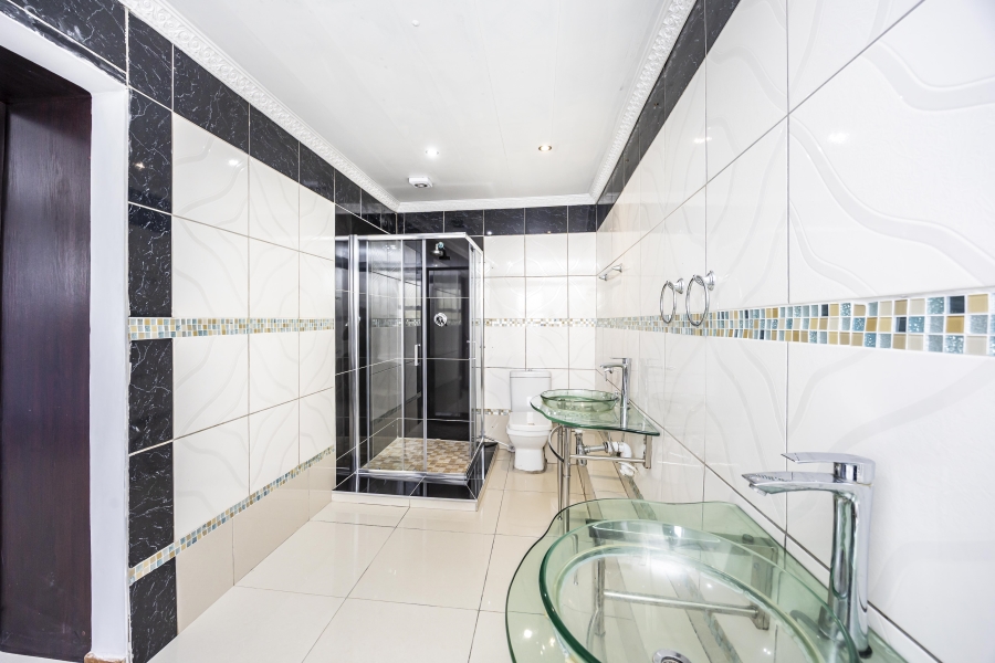 5 Bedroom Property for Sale in Sunnyridge Eastern Cape